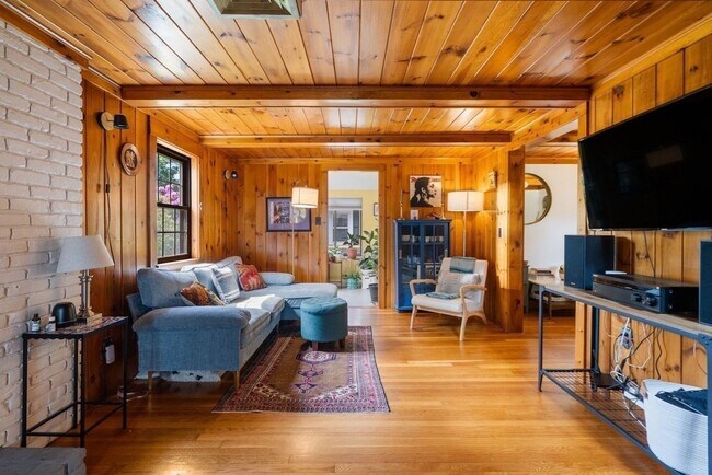 Building Photo - 31 Braeburn Rd