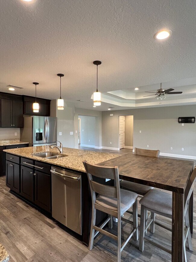 Building Photo - Executive Living
