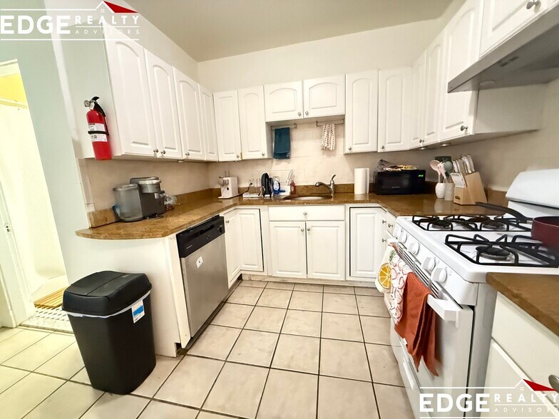 Building Photo - 318 Saint Paul St