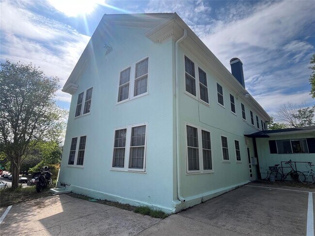 Building Photo - 208 E 31st St