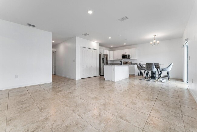 Building Photo - 1053 SW Coleman Ave