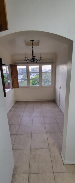 Breakfast Room - 8633 Hervey St