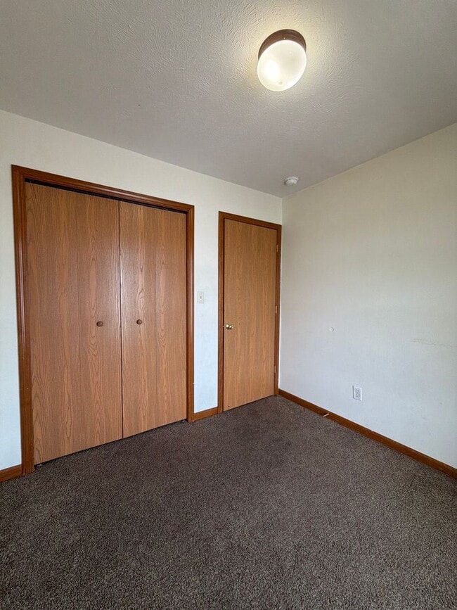 Building Photo - 279 Woodridge Ct