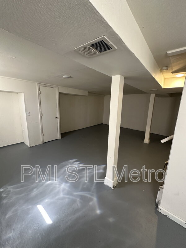 Building Photo - 6824 Larry Ln