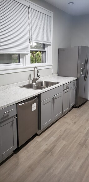 Building Photo - 535 Shelbourne Ave