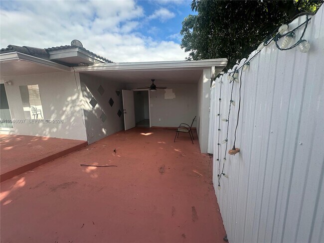 Building Photo - 326 E 34th St