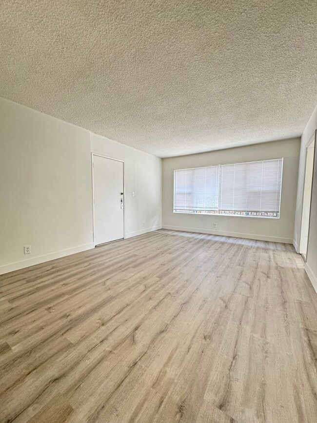 Interior Photo - 533 W. 75th Street