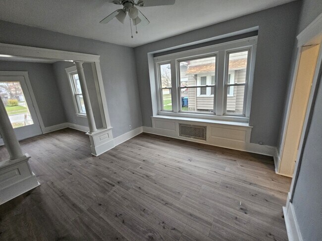 Building Photo - 1852 E 32nd St