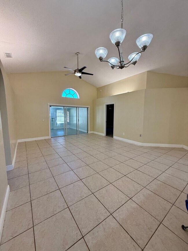 Building Photo - ?North Lakeland Gem – Private Single-Famil...