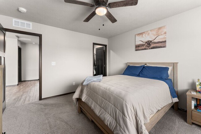 Building Photo - 4500 E Whisper Ridge Pl