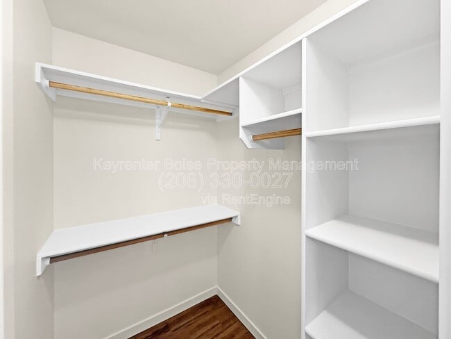 Building Photo - 8721 W Pine Valley Ln