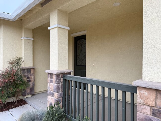 Building Photo - 2021 built two story in Oakdale!