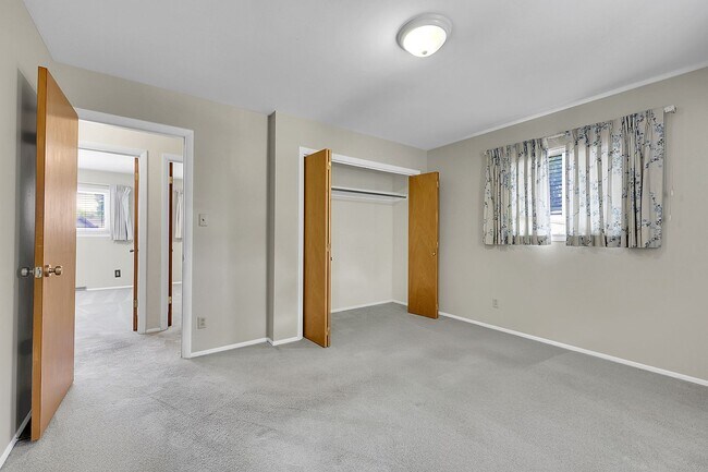 Building Photo - 4220 Edwinstowe Ave