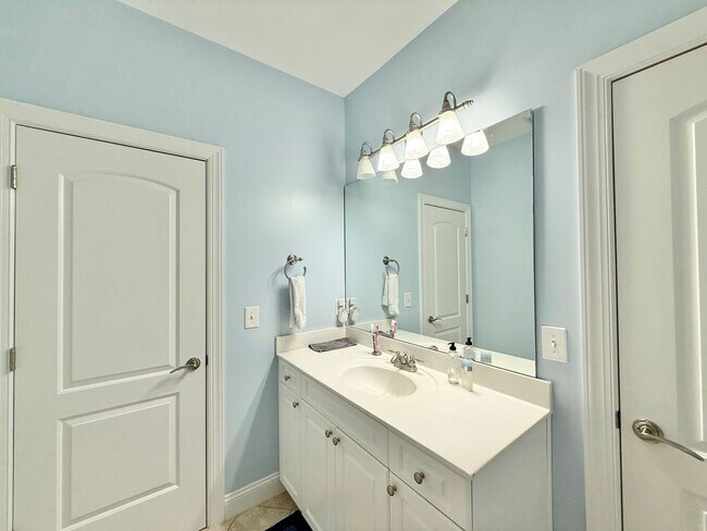 Building Photo - Luxurious 4BD, 3.5BA North Raleigh Home on...