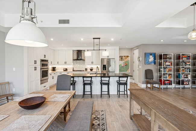 Building Photo - 1135 3rd Ave S