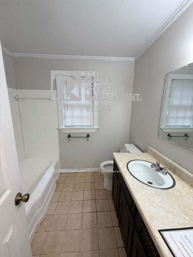 Building Photo - 3163 Highpoint Dr