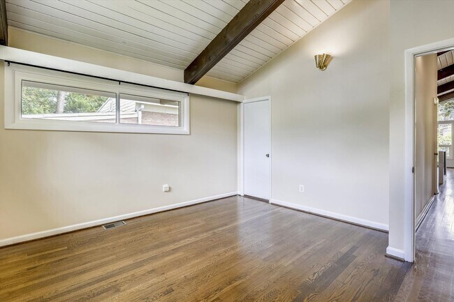 Building Photo - 3/3 Beautiful Contemporary Home in Greenwich Forest