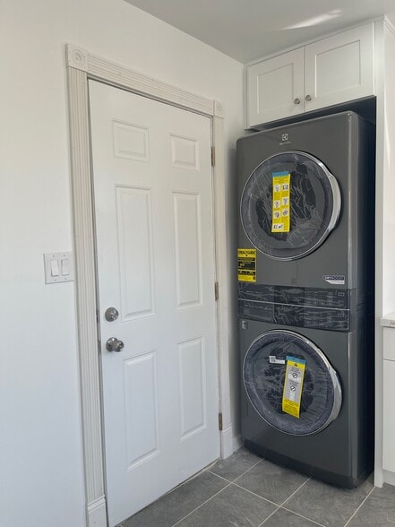 Building Photo - 14519 Fox St