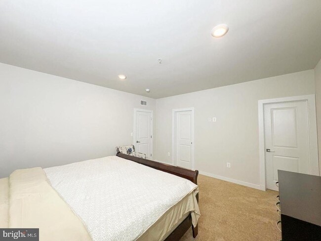 Building Photo - 6717 Glenhurst Dr