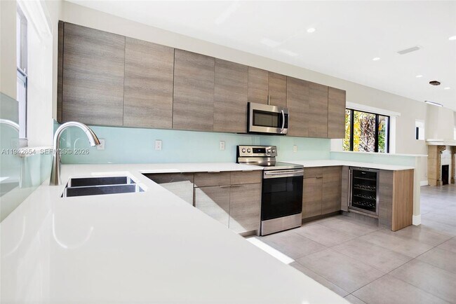 Building Photo - 1744 SW 22nd Terrace