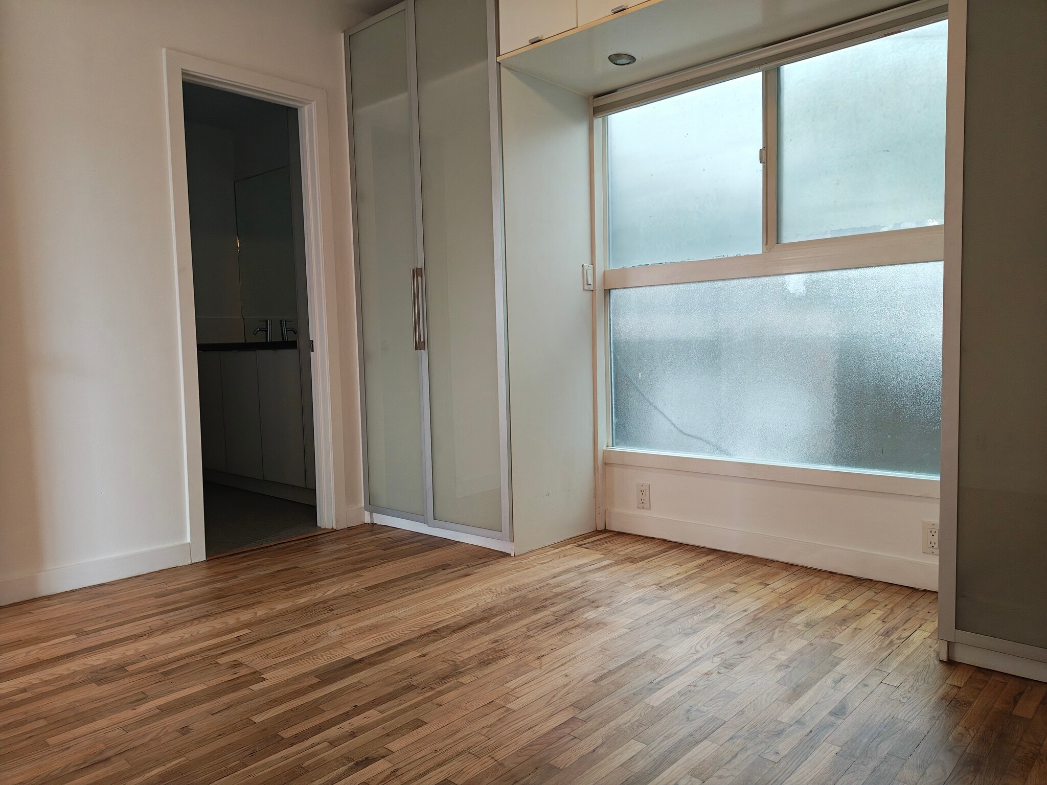 Building Photo - 252 3rd Ave