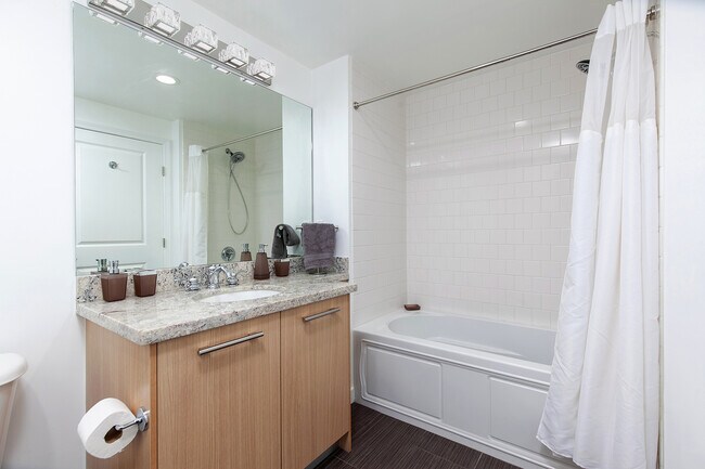 Building Photo - 1431 Pacific Hwy