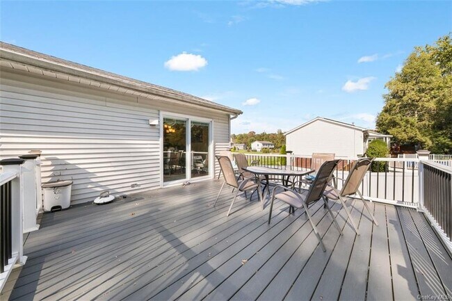 Building Photo - 7 Ohio Dr