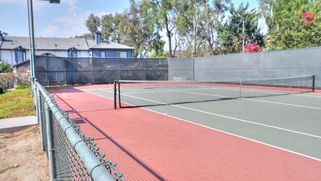 Building Photo - Charming 2 Bed/2 Bath Townhouse In Redlands!
