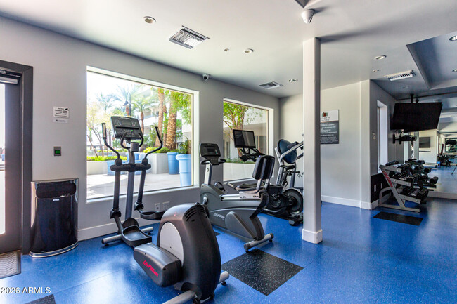 Building Photo - 945 E Playa Del Norte Dr