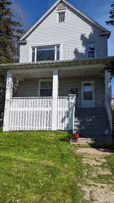 Building Photo - 2241 W 11th St