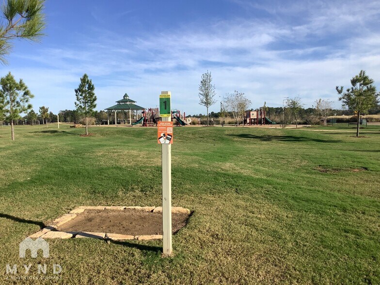 Building Photo - 15480 Maple Ter Dr