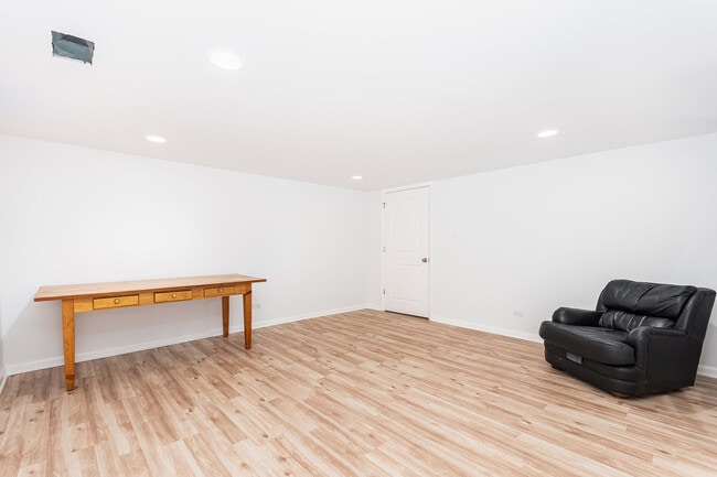 Building Photo - 537 Ridge Rd