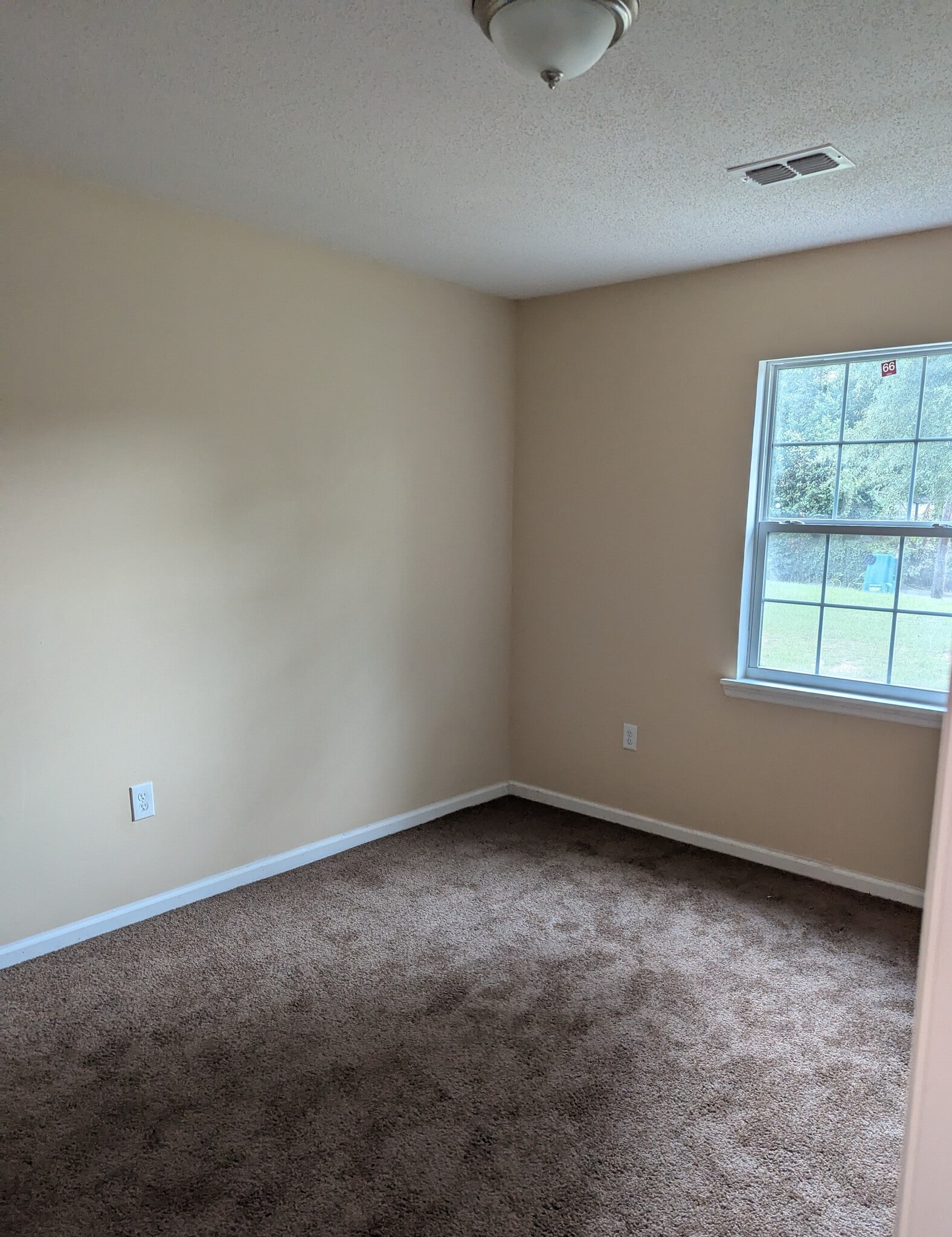 unit A back bedroom - 1124 University St