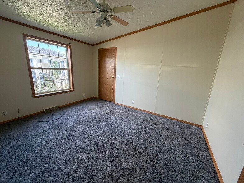 Building Photo - 201 Black Pine Blvd