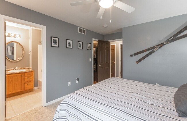 Building Photo - 3bd/2ba home available in November