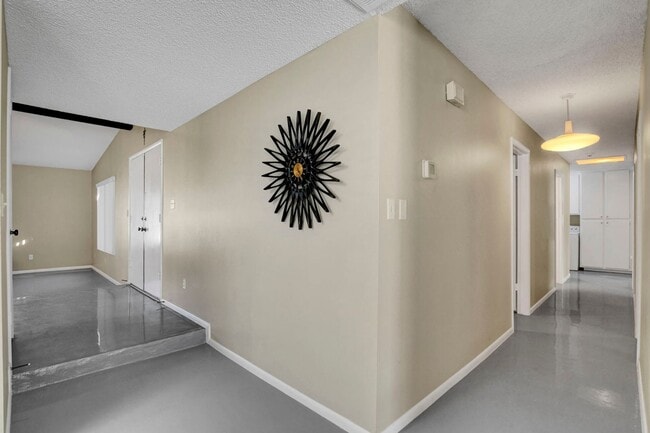 Building Photo - Fully Furnished, One Story, Near Strip, All Utilities Included with Flexible Lease Terms