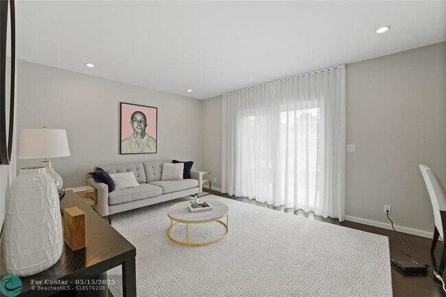 Building Photo - 325 Seven Isles Dr