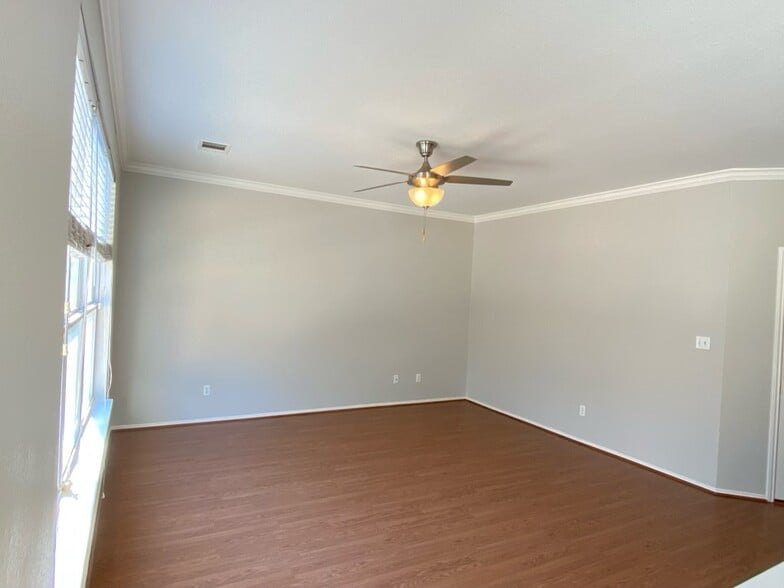 Building Photo - 2326 Clover Ridge Dr