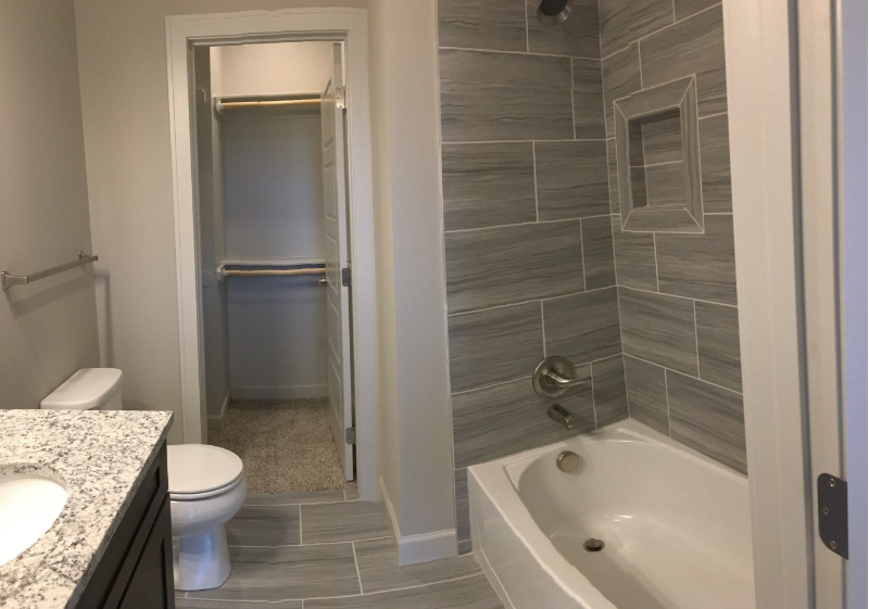 Building Photo - 15828 Valley View Dr