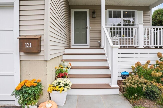 Building Photo - 121 Howard St