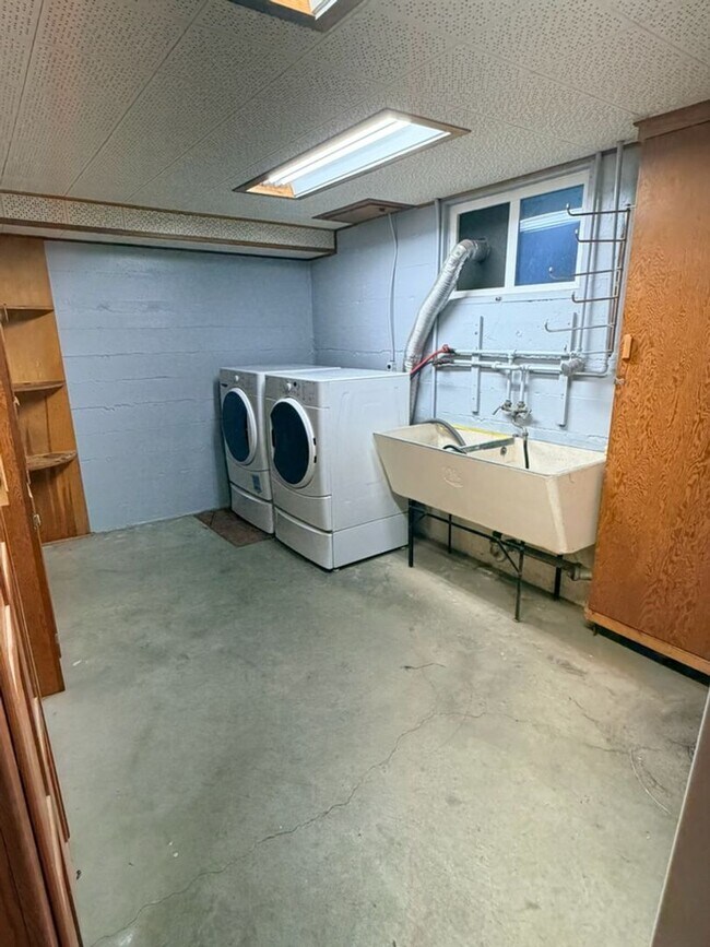 Building Photo - Located in the Historic District! 3+ beds,...