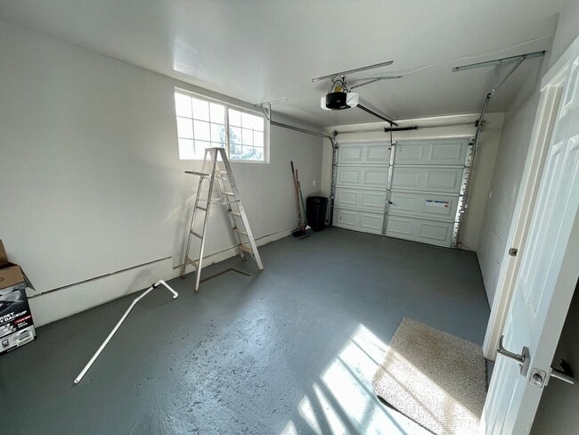 Building Photo - 12909 La Barr Mdws Rd