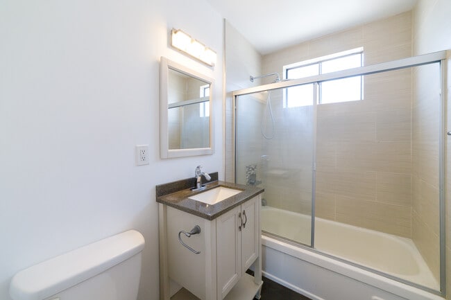 Building Photo - 319 Heliotrope Dr