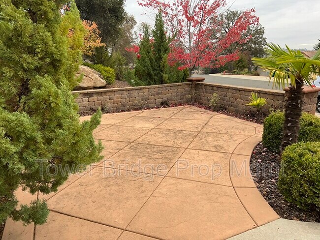 Building Photo - 3766 Mira Loma Dr