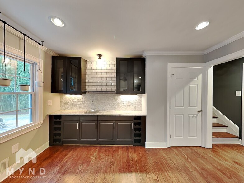 Building Photo - 1688 Knob Hill Ct NE