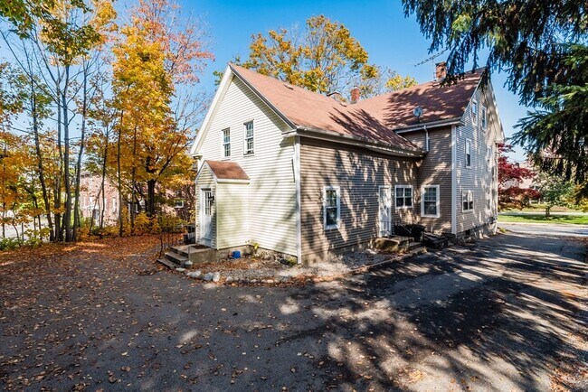 Building Photo - 179 Main St