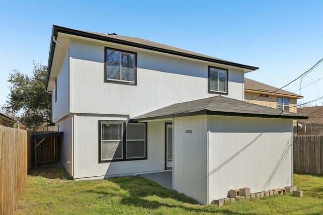 Building Photo - 2403 Andrea Woods Cove