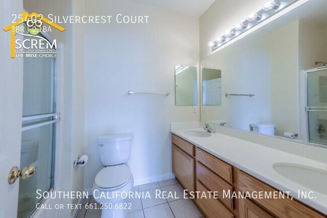 Building Photo - Three Bedroom + Loft Townhome in Gated Com...