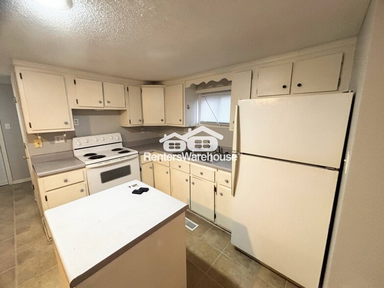 Building Photo - 409 2nd St