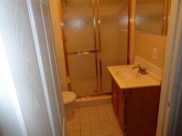 Building Photo - 2325 Hyacinth Rd